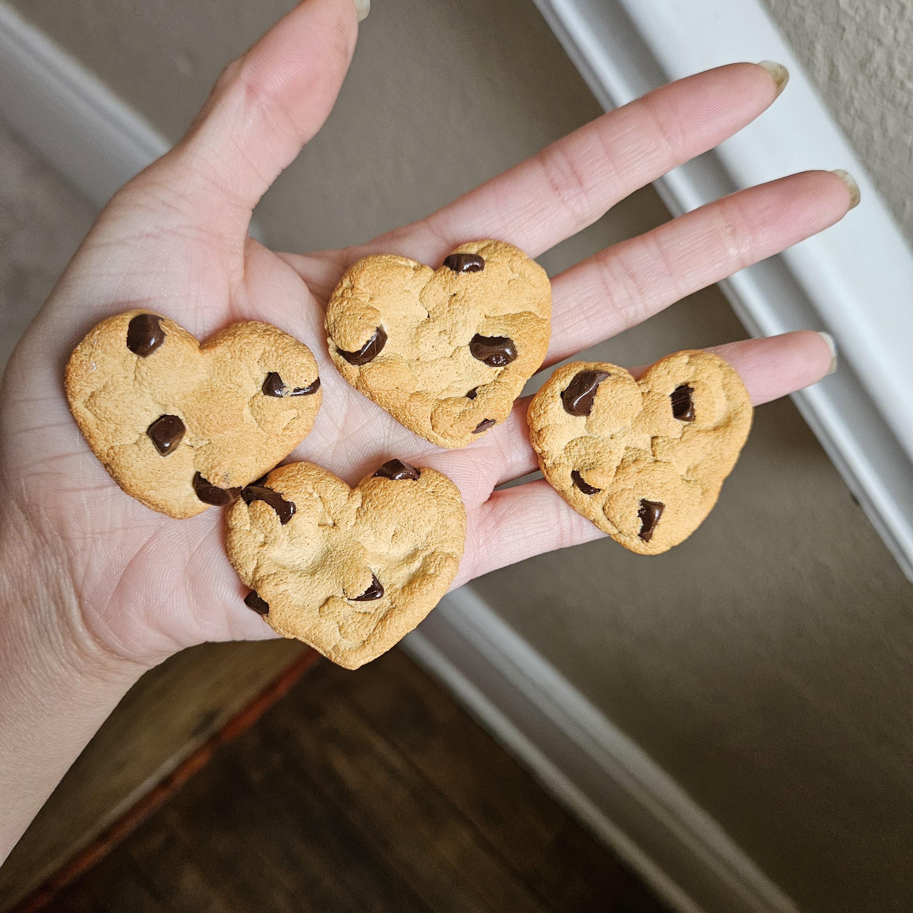 Chocolate Chip Cookie Fridge Magnet, Polymer Clay Food Decor, Mini Kitchen Accessory