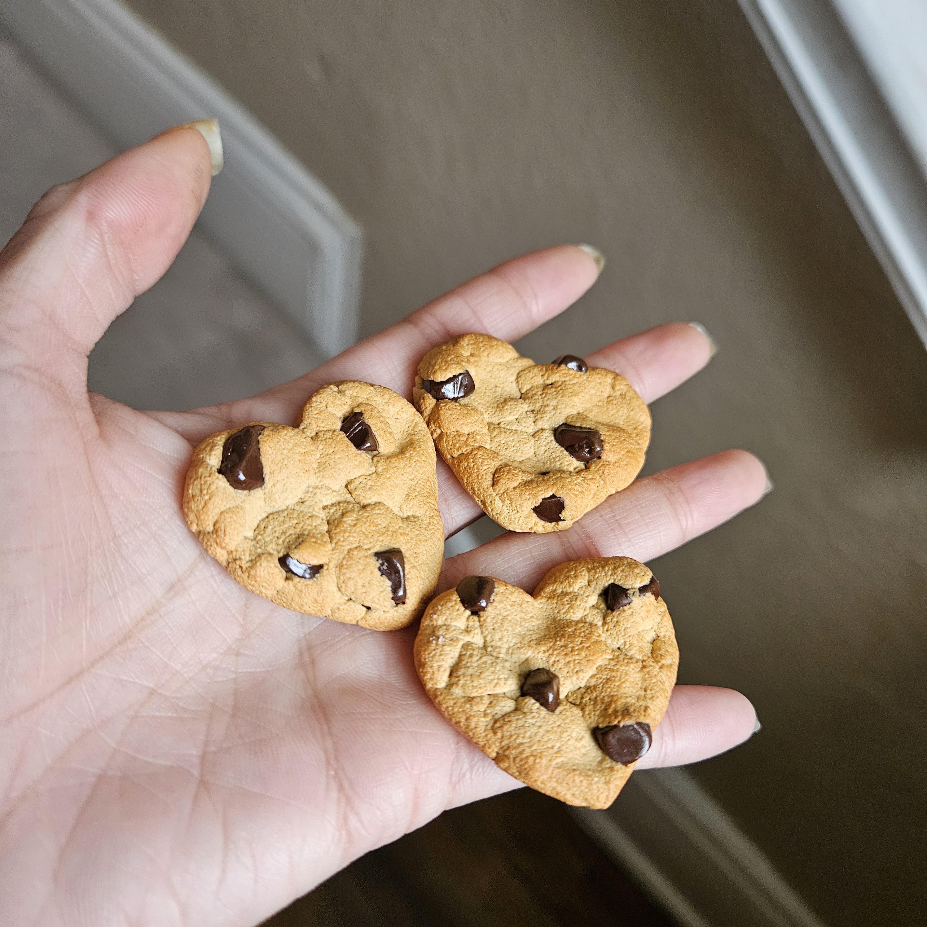 Chocolate Chip Cookie Fridge Magnet, Polymer Clay Food Decor, Mini Kitchen Accessory