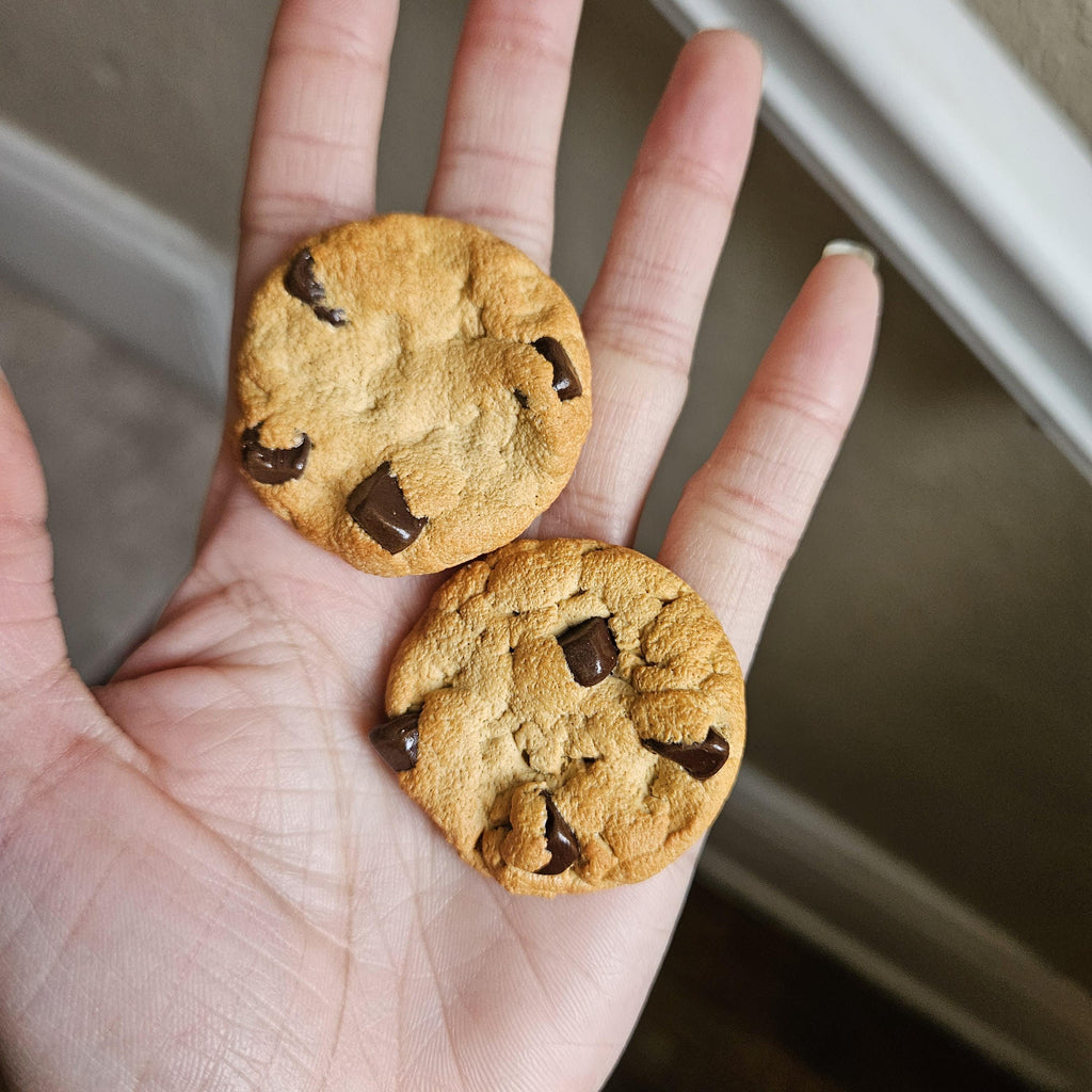 Chocolate Chip Cookie Fridge Magnet, Polymer Clay Food Decor, Mini Kitchen Accessory