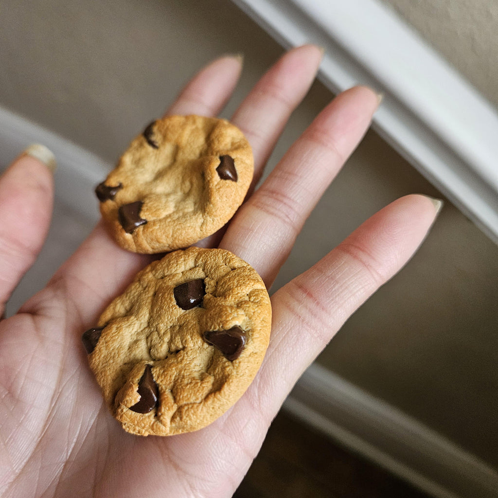 Chocolate Chip Cookie Fridge Magnet, Polymer Clay Food Decor, Mini Kitchen Accessory